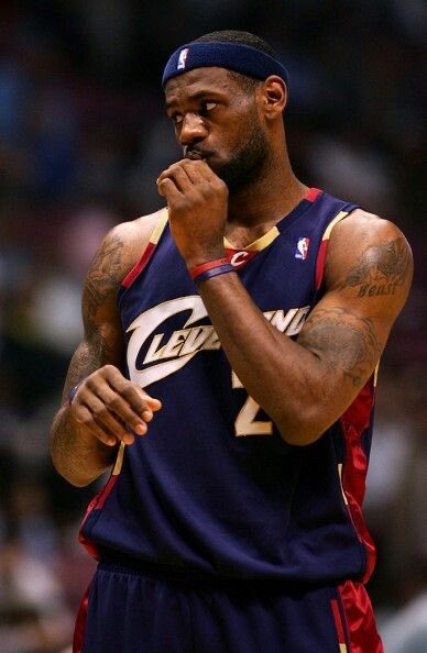 JayCoach6's tweet photo. LeBron James steps into NYC and dominates the Knicks for 52-9-11 🔥🔥🔥 https://t.co/wwXOSKyUmM