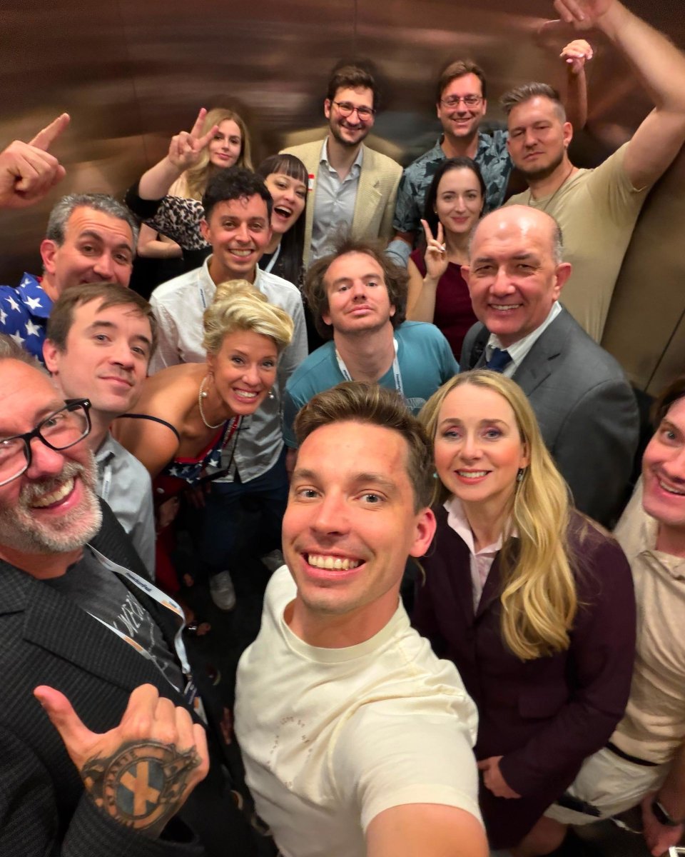 cherryteresa's tweet photo. Freedom Fest elevator group selfie! 🤳
#FreedomFest #Vegas #wheelhouse https://t.co/AVN4GlEHya