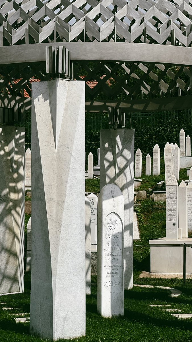 zeyvedar's tweet photo. remember srebrenica. https://t.co/Qp0EJlnNuU