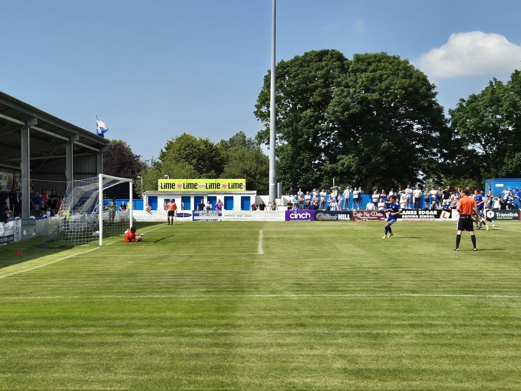 dicky_co's tweet photo. ⚽️#935
🏟Stair Park, Stranraer 
@PremSportsTV League Cup
@StranraerFC 2 v 3 @AyrUnitedFC 
👥️866
Decent game at a baking hot Stair Park this afternoon!  Really enjoyed my 1st visit here &amp; couple of pre/post match cervezas hit the spot. 😎🍻 https://t.co/KzlyKGeKX7
