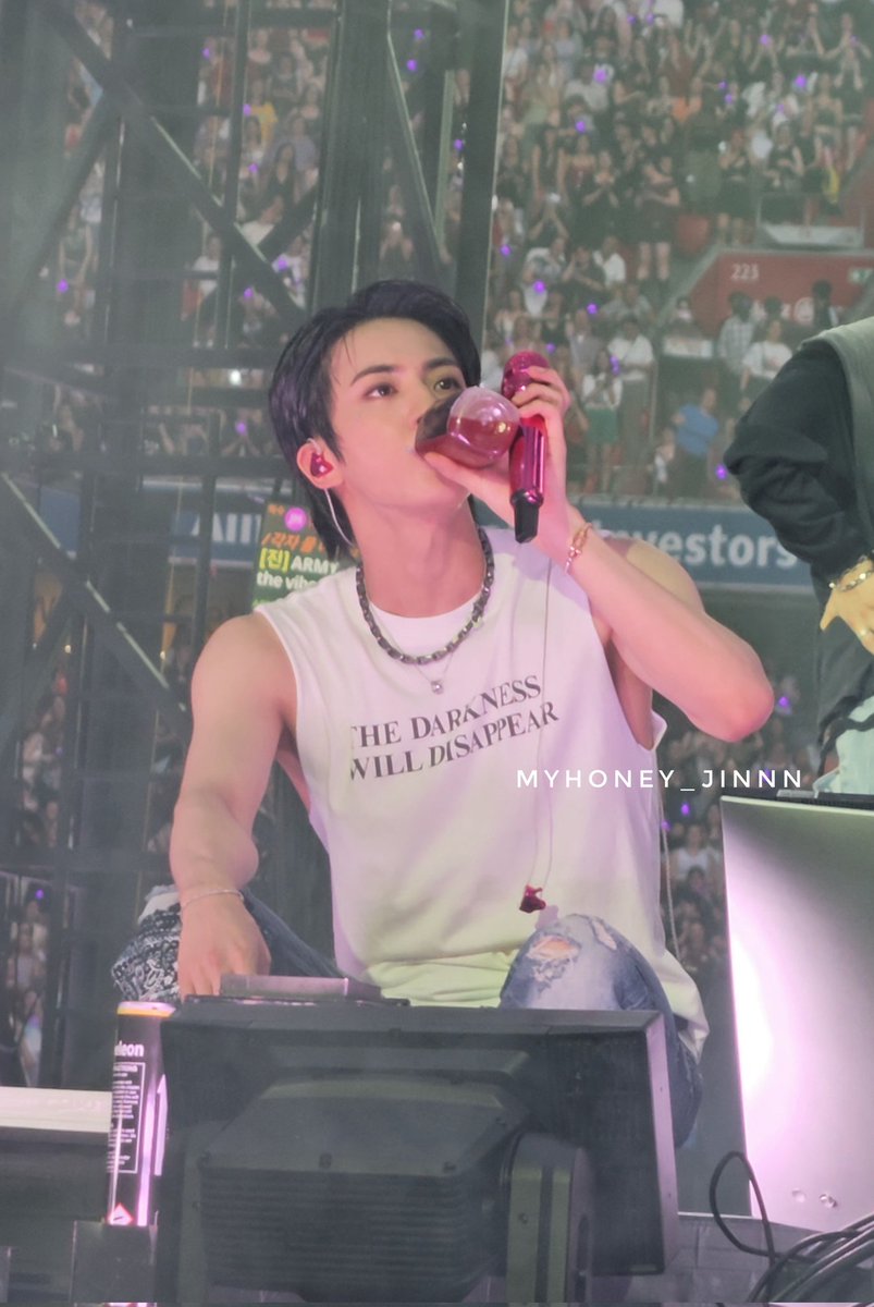 myhoney_jinnn's tweet photo. 살려주세요 응급상황이라고 https://t.co/l9Msmxwu33