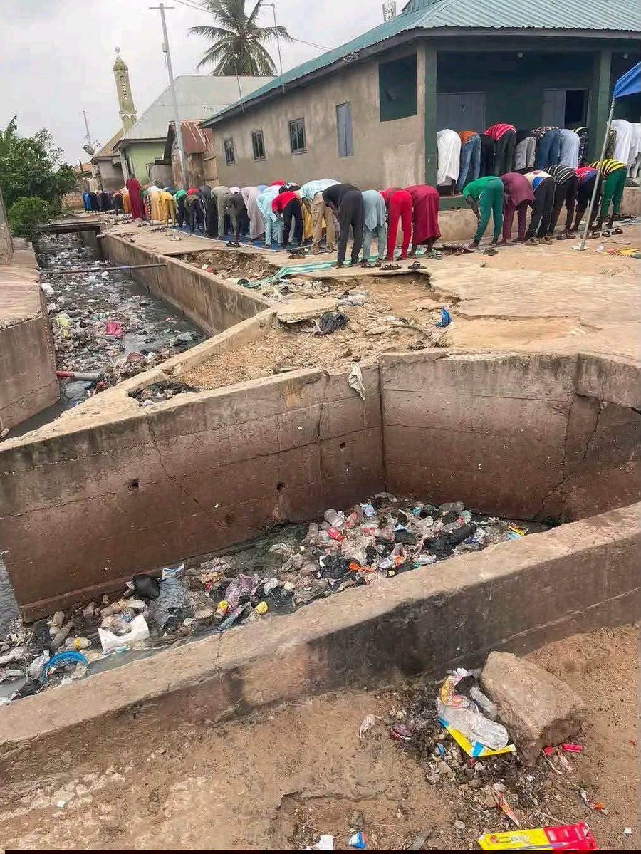 MusahShiraz1's tweet photo. Before👇.                         After🇬🇭🙏. https://t.co/8rlPoDVJ4p