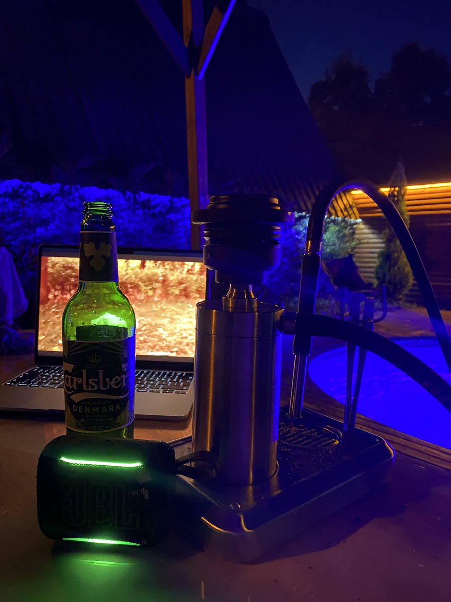 ovgulusoy's tweet photo. Yaş 25: Çeyrek asır eder 🍺 https://t.co/xvVNF5OoP2