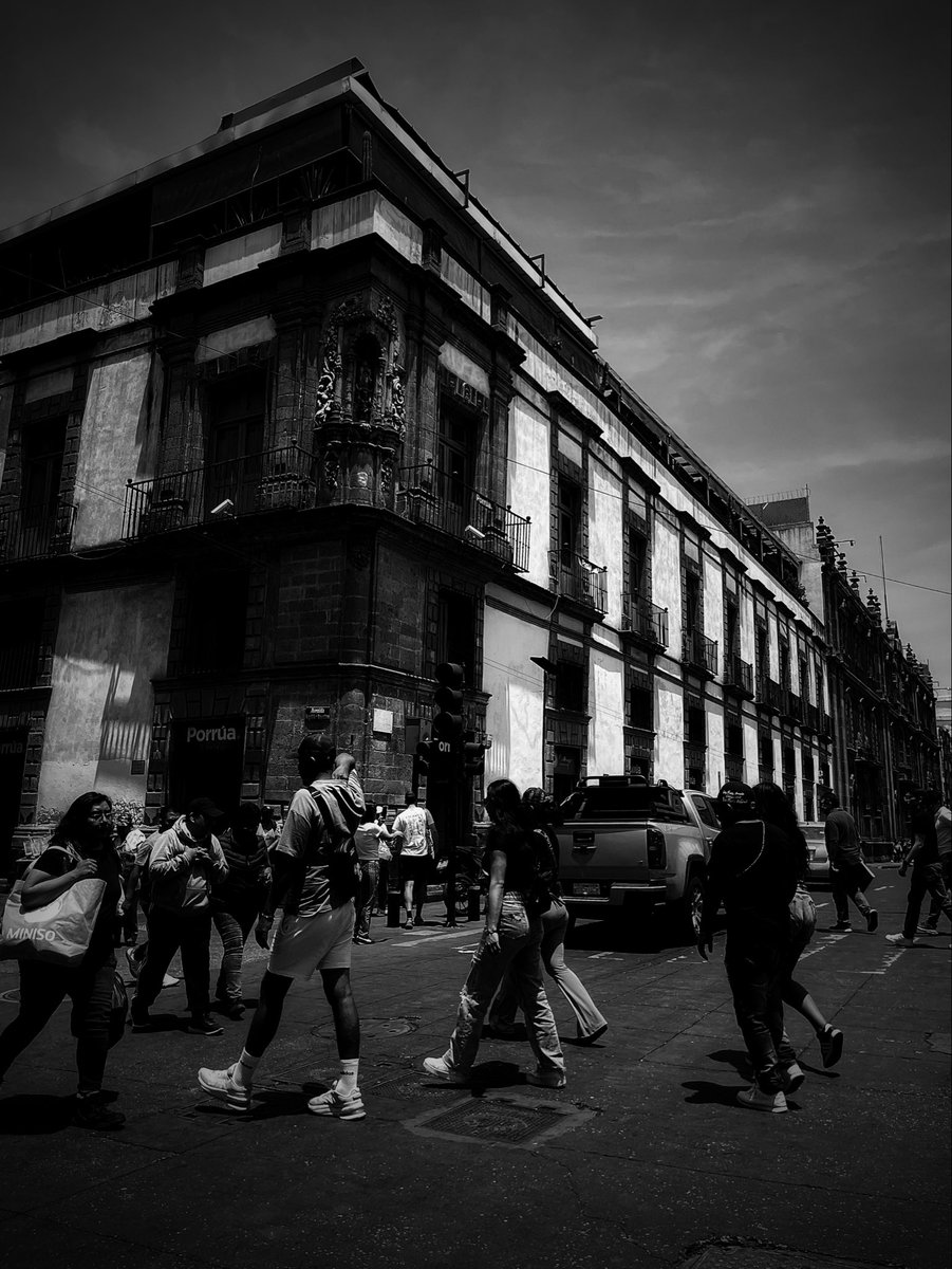 metropolismx's tweet photo. #streetphotography #citystreet #metropolismx https://t.co/xhtgq4DzpX