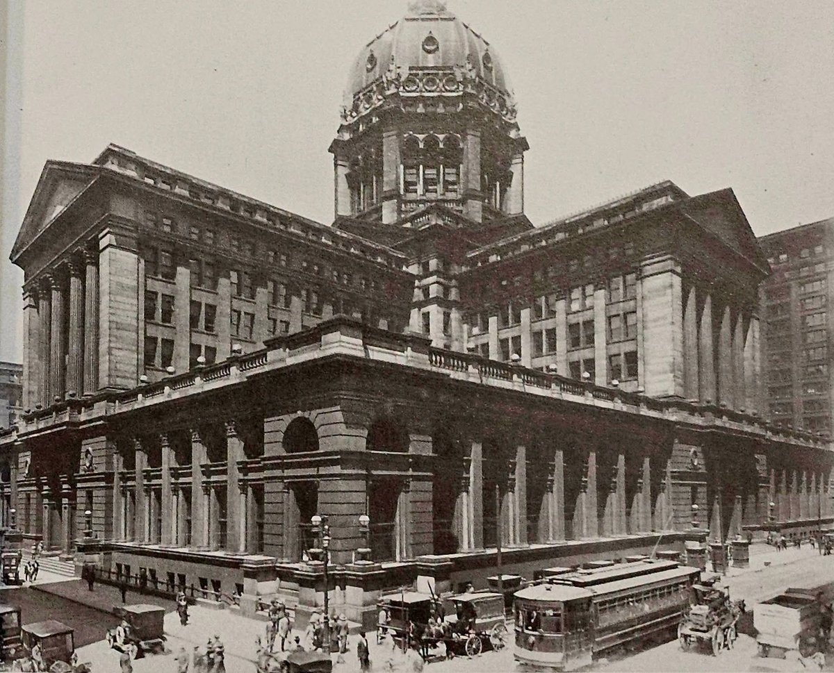 scumbunker's tweet photo. The interior details of the majestic dome of the 'lost' Chicago Federal Building. 

Replaced in our time by a shiny black rectangular box. https://t.co/ZVyhJqaejV