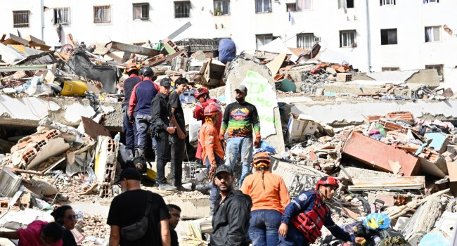 channelstv's tweet photo. Venezuela Earthquakes Death Toll Surpasses 4,300

https://t.co/bq9qv5wVrT https://t.co/ioiaxhWGjD