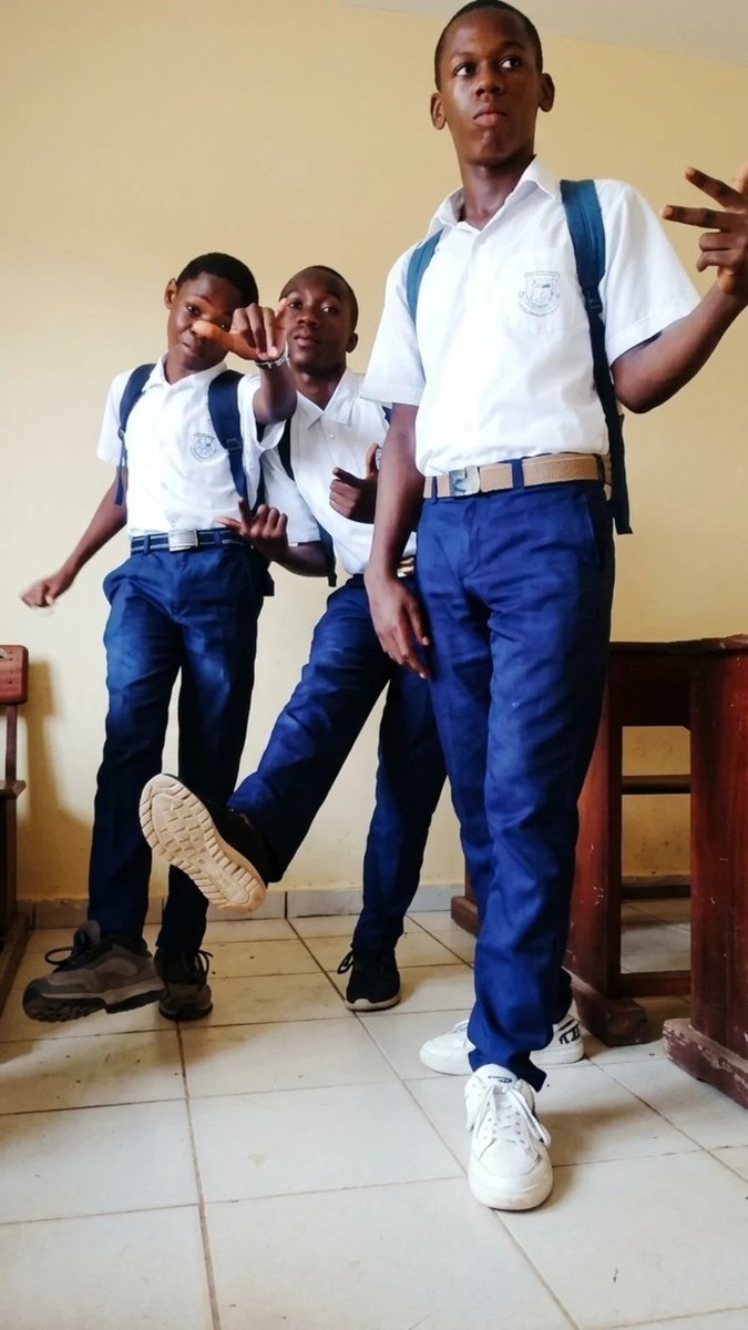 FlyNardy's tweet photo. Quand j'étais au lycée 🥺 https://t.co/zd2TP2pf68