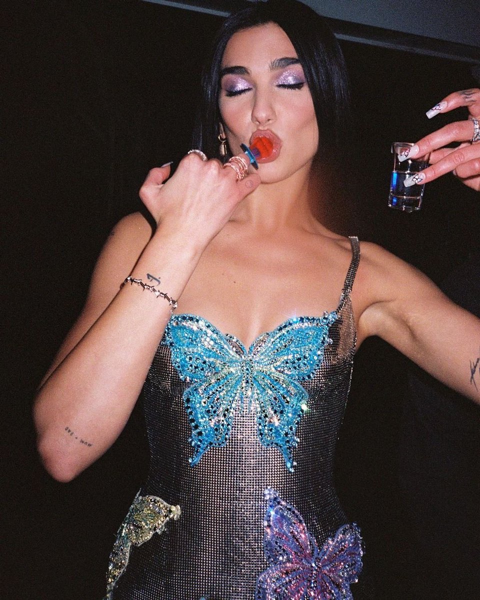 CDT4K's tweet photo. Dua Lipa fcking body tea ❤️‍🔥❤️‍🔥❤️‍🔥 https://t.co/NbJ4ukSBxE