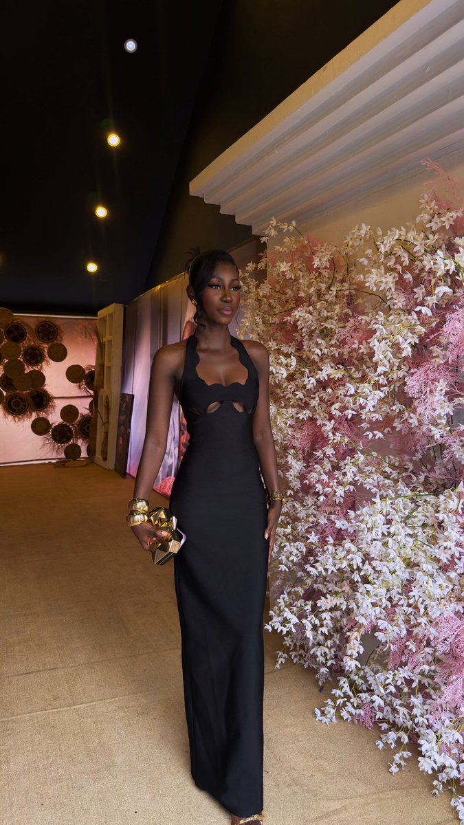 Christabell_O's tweet photo. 🖤🖤🖤🖤 https://t.co/VTHcgo91g0