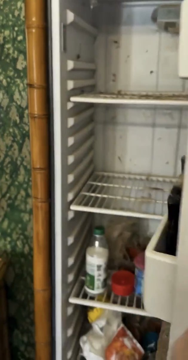sir2nasty's tweet photo. @HOUSEPORN___ Squidward needa clean his fridge 😭😭😭 https://t.co/RIfJltaSI2