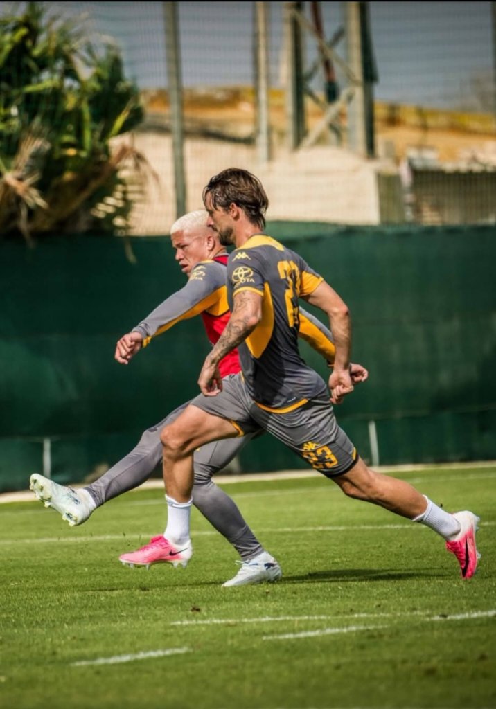 umzimpul's tweet photo. In Kaizer Chiefs tour Chislett is everywhere ukusho kule season uzosinika performance top https://t.co/XJp1UytqQ2