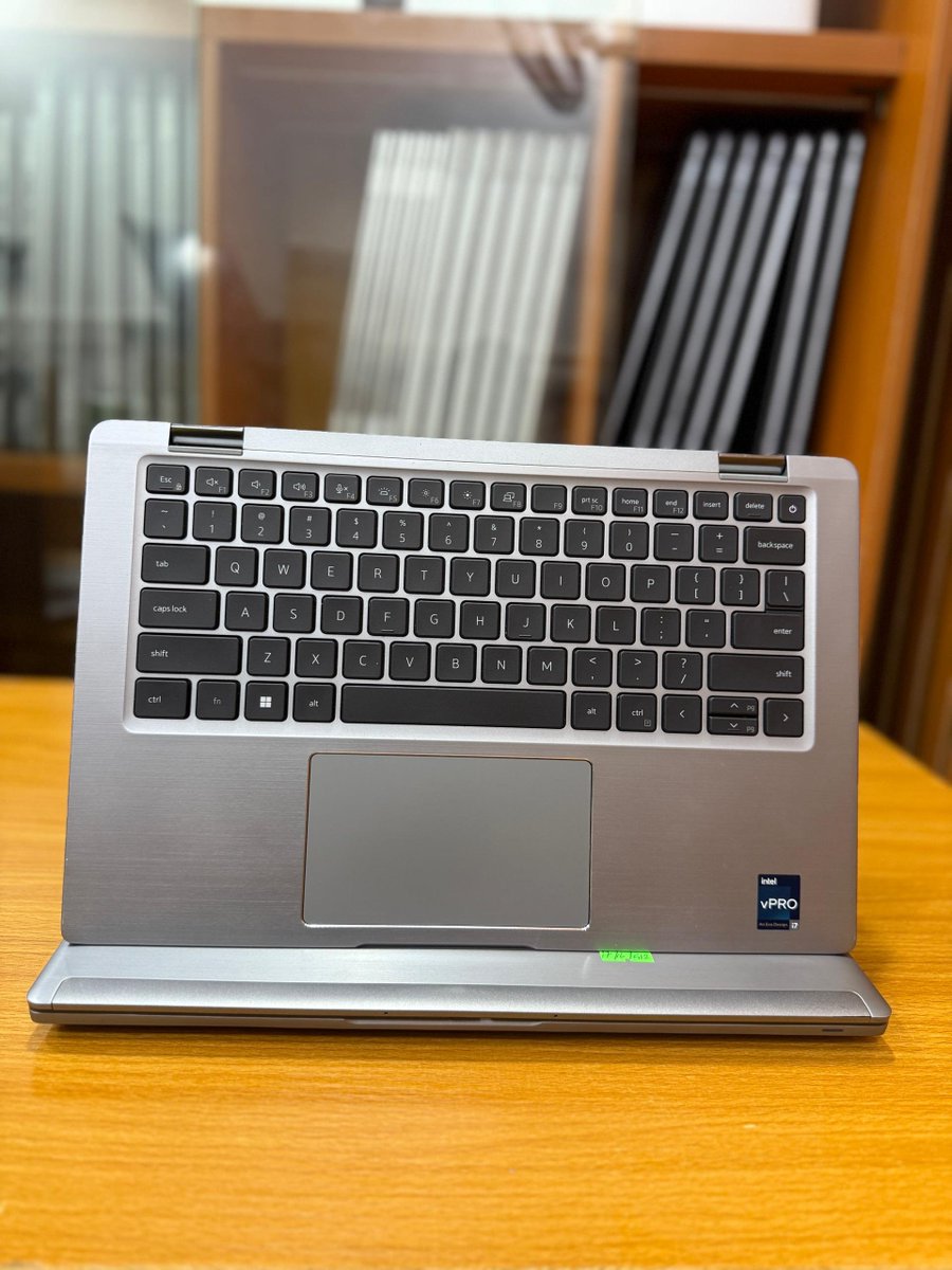 _ObaOkikiade's tweet photo. Dell latitude 7430 X360
Touchscreen and Convertible to tablet
Intel Core i7-1265U @ 1.8/4.8Ghz
16gb ram
 512gb ssd 
Backlit Keyboard
12th generation
1920x1080 14” FHD Display
Face ID

700k

Pls Repost 🙏🏾⚡ https://t.co/sdoBZNeqcY