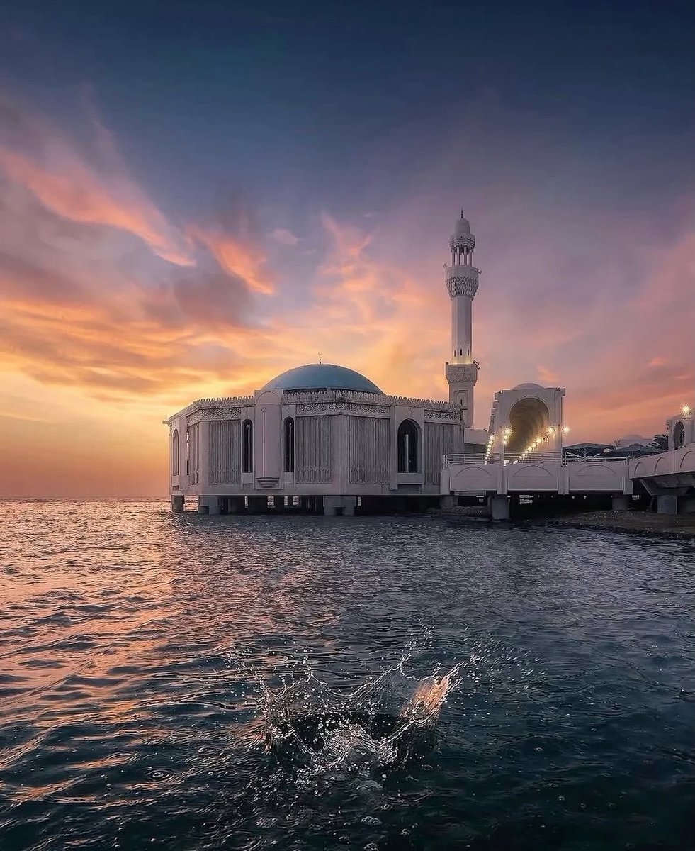 ksa_9w's tweet photo. مسجد الرحمه في جدة🤍🇸🇦 https://t.co/DGE3eiZsUQ