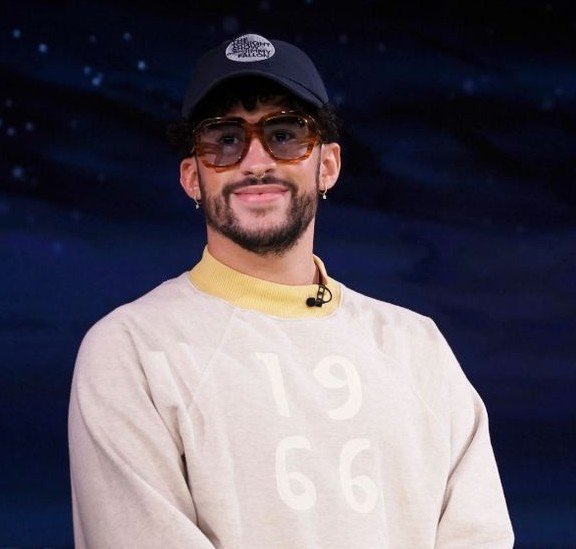keiveiec's tweet photo. "Agosto" fue la canción exclusiva durante la última función de Bad Bunny en Estocolmo, Suecia. 🇸🇪 https://t.co/8dRWRG55Lp