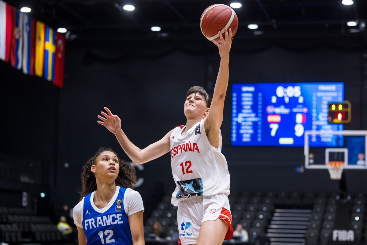BaloncestoESP's tweet photo. Toca levantarse y 𝗟𝗨𝗖𝗛𝗔𝗥 mañana por una 𝗠𝗘𝗗𝗔𝗟𝗟𝗔  🥉

#U20F 🇪🇸 #SomosEquipo https://t.co/pPKwexDncW