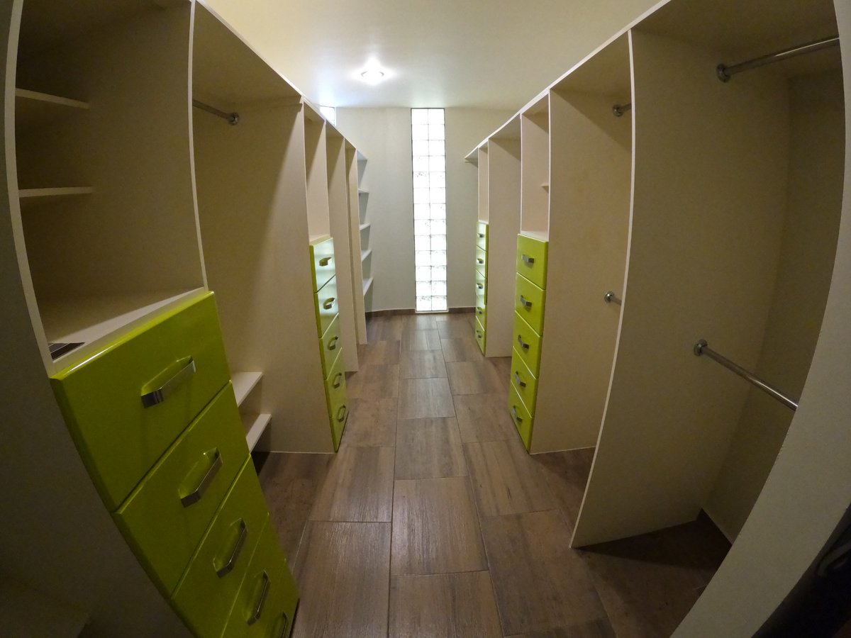 Terrekasas's tweet photo. Casa en Venta en Zacatecas en Privada Lomas de Galicia, en planta alta con 4 habitaciones (principal con vestidor, baño con regadera y jacuzzi) estudio y 1 baño, en planta baja cuenta con 1 habitacion (con vestidor y baño), sala con domo, comedor, cocina integral,etc. $9,500,000 https://t.co/w0y2pgAmno