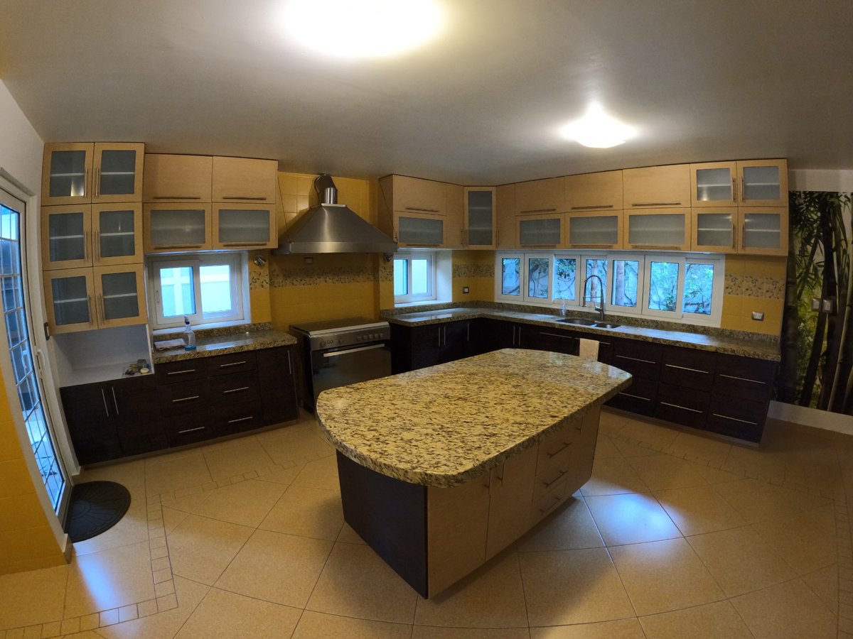Terrekasas's tweet photo. Casa en Venta en Zacatecas en Privada Lomas de Galicia, en planta alta con 4 habitaciones (principal con vestidor, baño con regadera y jacuzzi) estudio y 1 baño, en planta baja cuenta con 1 habitacion (con vestidor y baño), sala con domo, comedor, cocina integral,etc. $9,500,000 https://t.co/w0y2pgAmno