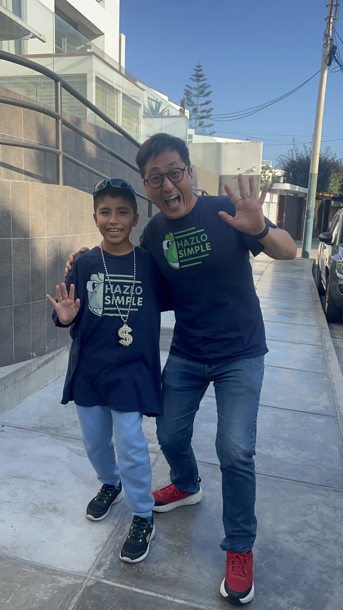 JoseVel58387872's tweet photo. @HyenukChu Querido Hyenuk!! Ya que estamos modo mundial te mando un abrazo de gol por tu cumpleaños  … nada mejor que estar en familia !! … mi hijo te manda saludos!!  (Es tu fan) Mi familia y yo te estimamos mucho !!! https://t.co/TLLcSp3CJu