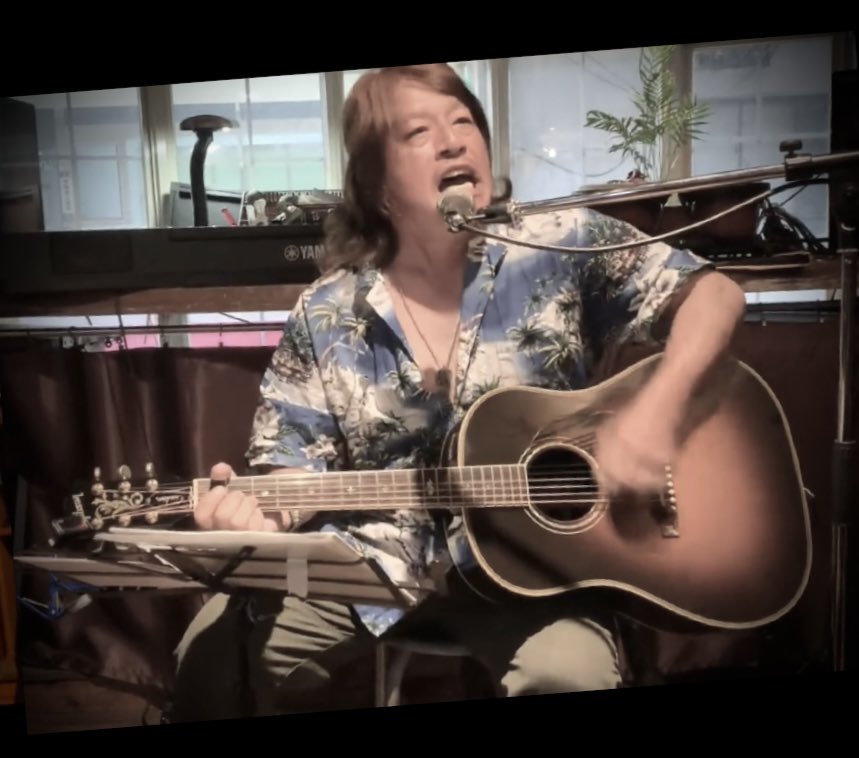 kkkuzuno's tweet photo. 寝屋川「CROSS ROAD」。
弾き語り。かりんさん企画。
おもろかったです♪
高橋マスター、スタッフ様、かりんさん、
共演の皆様、来ていただいた方々、ありがとうございました😃

[  次回、弾き語り予定 7/19(日) 守口「NEXT TO YOU」。]

#寝屋川CrossRoad
#弾き語り
#かりんさん企画 https://t.co/ARlXPZGAO8