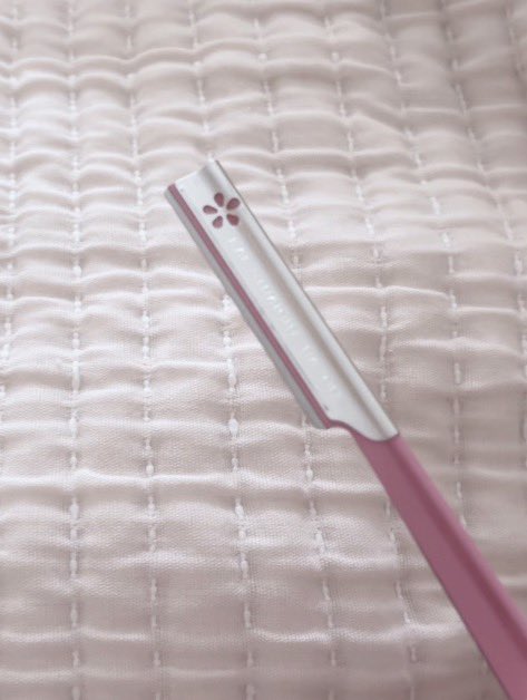 guroverdose's tweet photo. @winnieluvscigs kai razor! https://t.co/FHa8B8A3sN