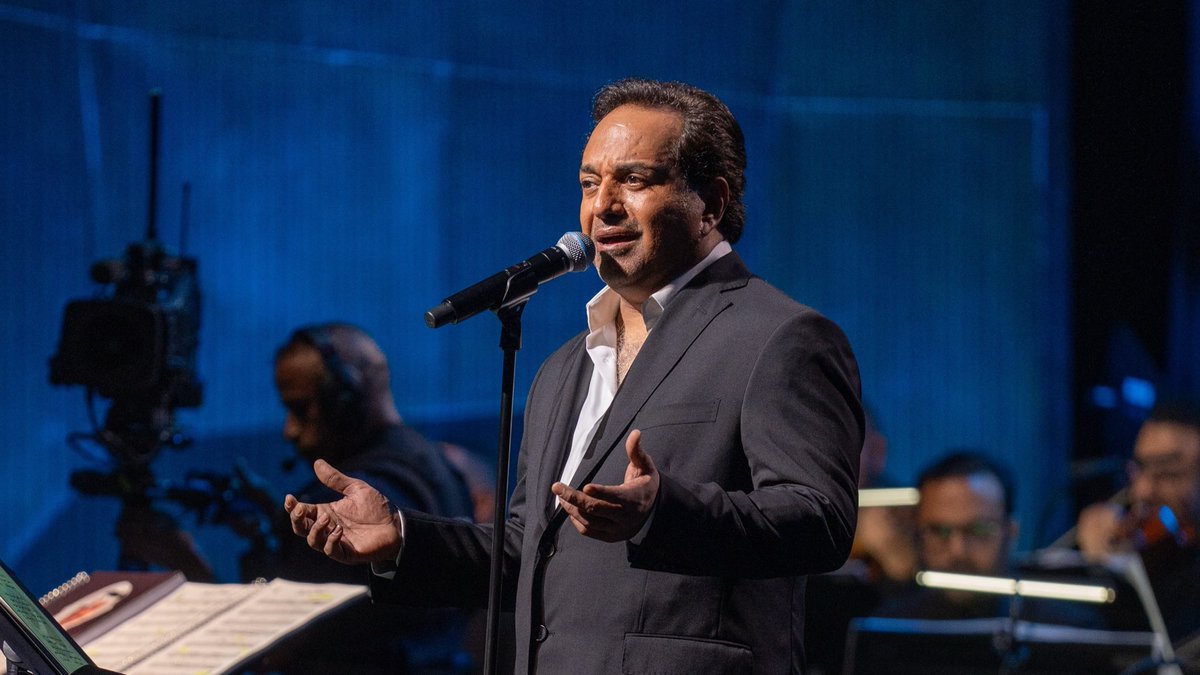 i_Ghafi's tweet photo. شخصية راشد الماجد الطربيّـة على المسرح
من بعد العودة للحفلات شخصية عظيييييمة ❤️ 

ثقة وحضور وتفاعل وارتجال وتطريب !

كل أمنياتي إن هالحفلات تتوثق على اليوتيوب
- ولو إني ما اعتقد ذلك - 

@RashedTV https://t.co/1Pwui6xLaB