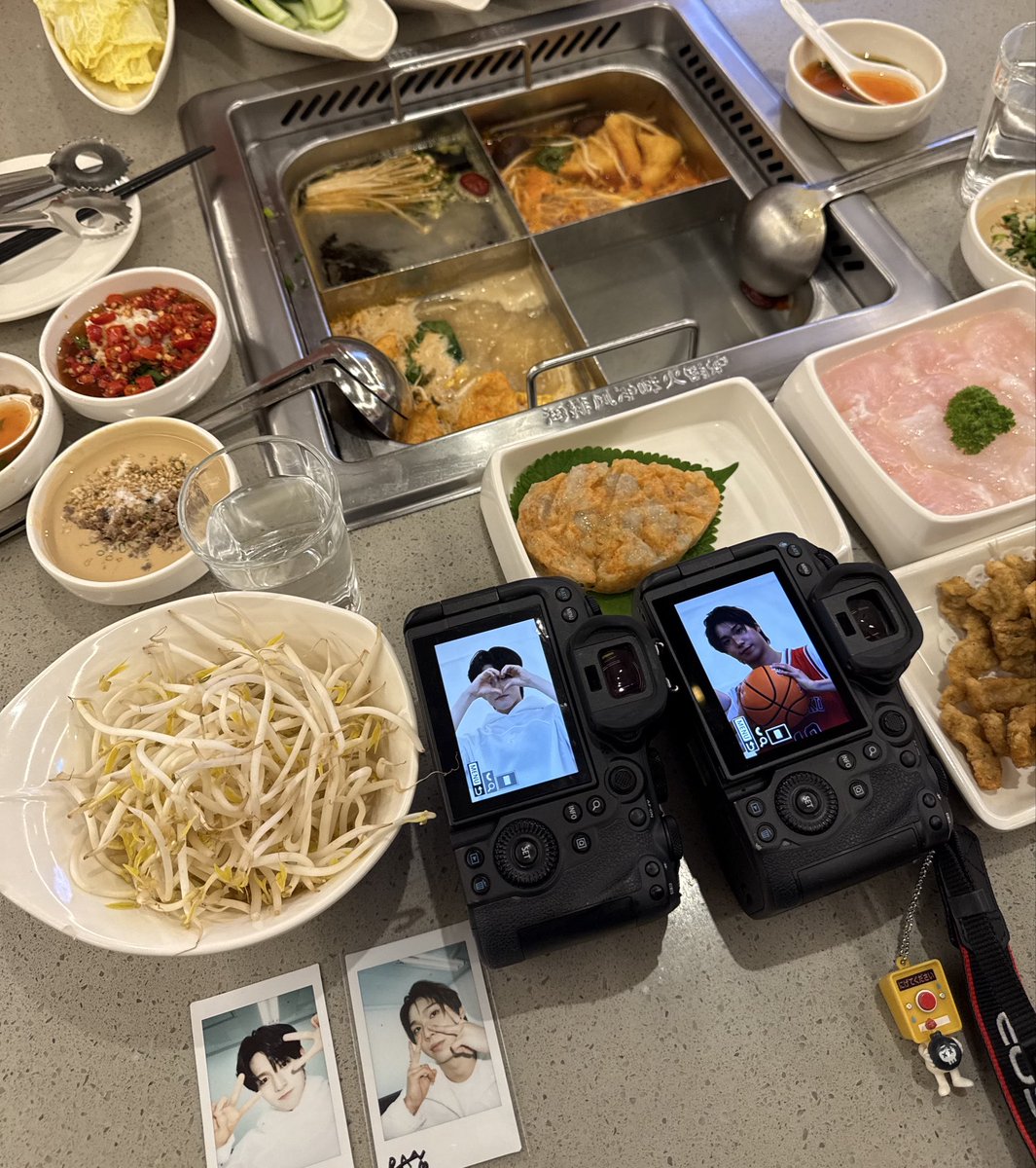 l0v2zip's tweet photo. 팬싸 끝나고 하이띨라옹~♥ 재밋네여 https://t.co/KKQNwdM7xE