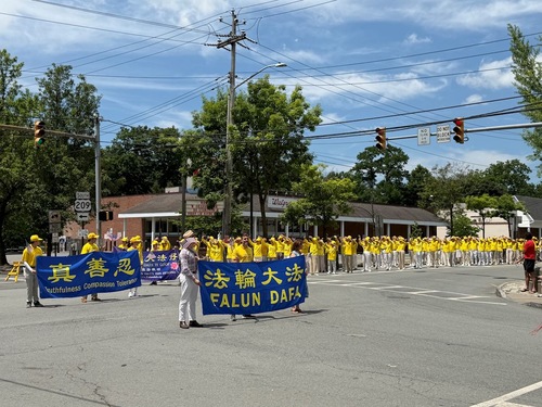 DeutschMinghui's tweet photo. „Sie strahlen so viel Frieden aus!“ – Falun Dafa begeistert bei Parade zum Unabhängigkeitstag in Pike County, Pennsylvania
https://t.co/7SXLYcLQAJ
#Minghui #FalunDafa #FalunGong https://t.co/w8PUM3ESHQ