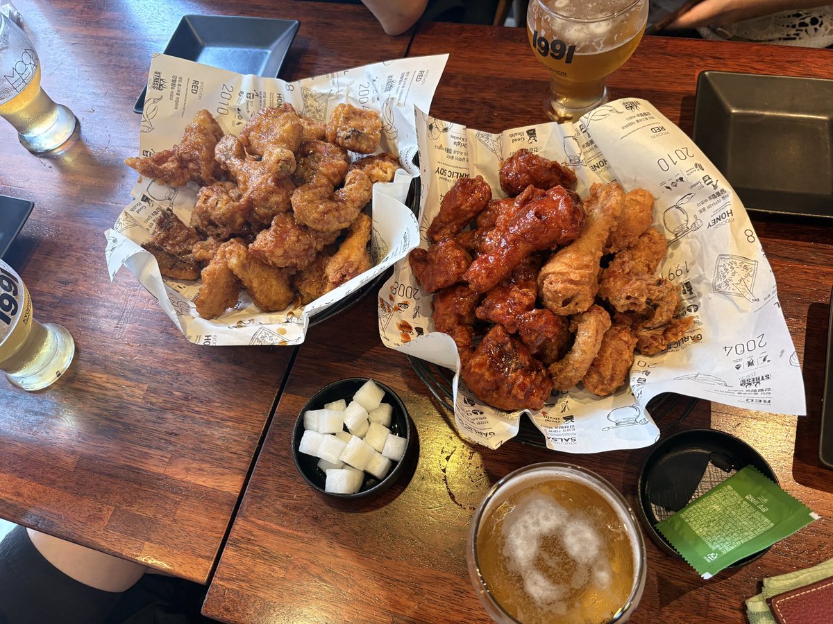 ry_bm8b's tweet photo. 韓国にごはんたべにきたの https://t.co/88X3ZizLok
