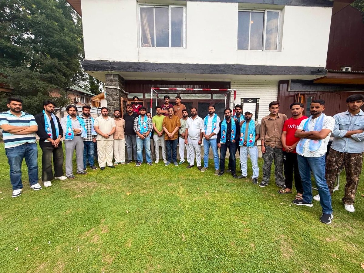 Ishfaqgilkarki1's tweet photo. JKPC continues to grow stronger as scores of political workers from different areas of Habba Kadal Constituency joined the party today.
JKPC President @sajadlone , along with State Secretary Organization @imrankehwah , Political Secretary @tasaduq_yaseen ,@Ishfaqgilkarki1 - Spokesperson Central Kashmir , Shafat Ahmad - Distt Secretary Srinagar and other senior leaders, warmly welcomed the new entrants, expressing confidence that their joining will further strengthen the party's vision.
@JKPCOfficial 
@imrankehwah
