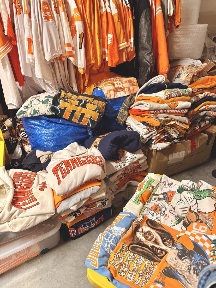b_hibbs's tweet photo. With less than 60 days away from kickoff, it’s time to get organized 🐿️

If you have a Vol fan in your life that appreciates vintage clothing, 
please send them my way!

Weekly sales through football and basketball seasons 🍊 https://t.co/pUmLaJ772r