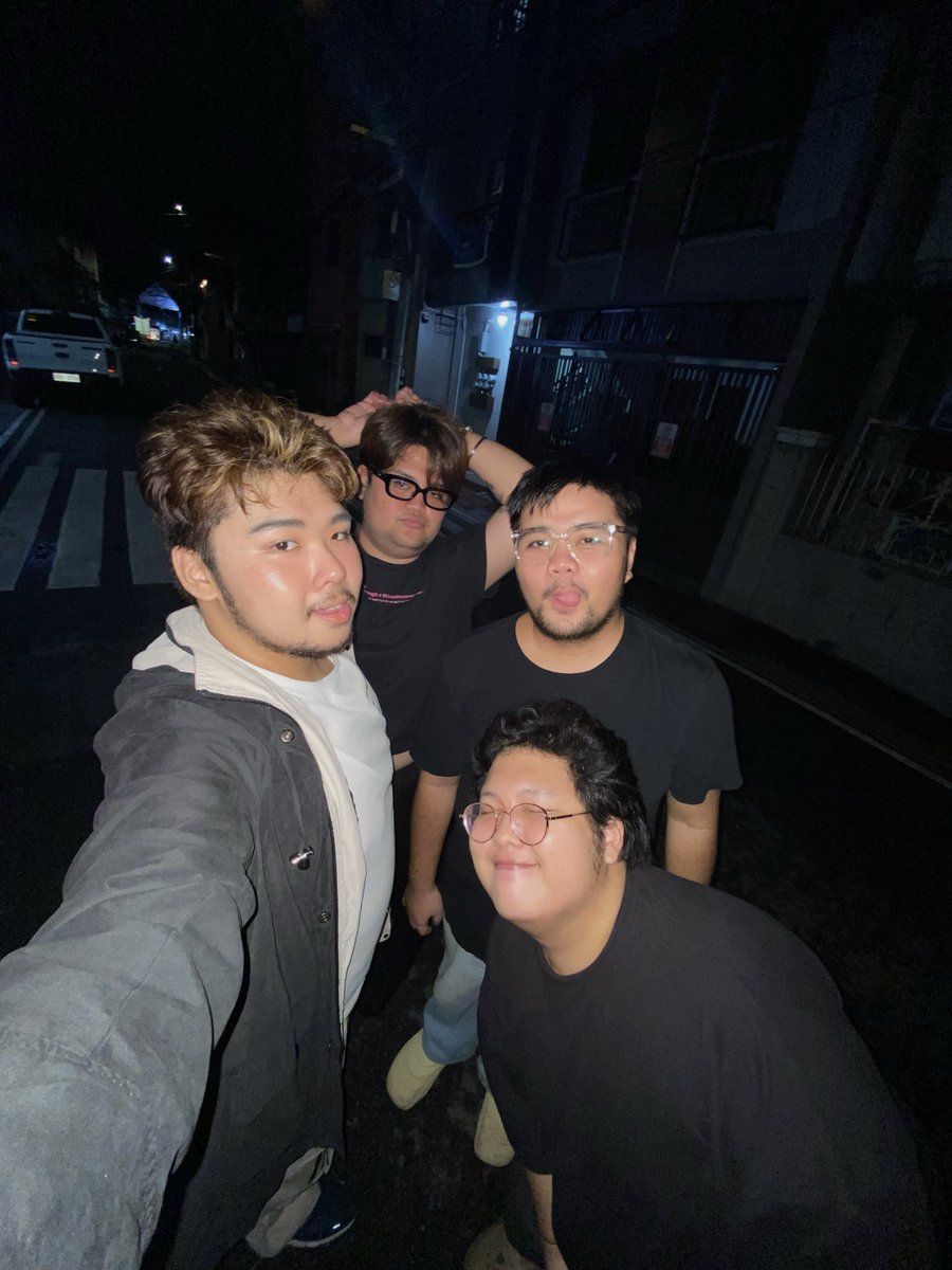 rolyourboat's tweet photo. i missed my gays!! https://t.co/TDqpKv6Vba