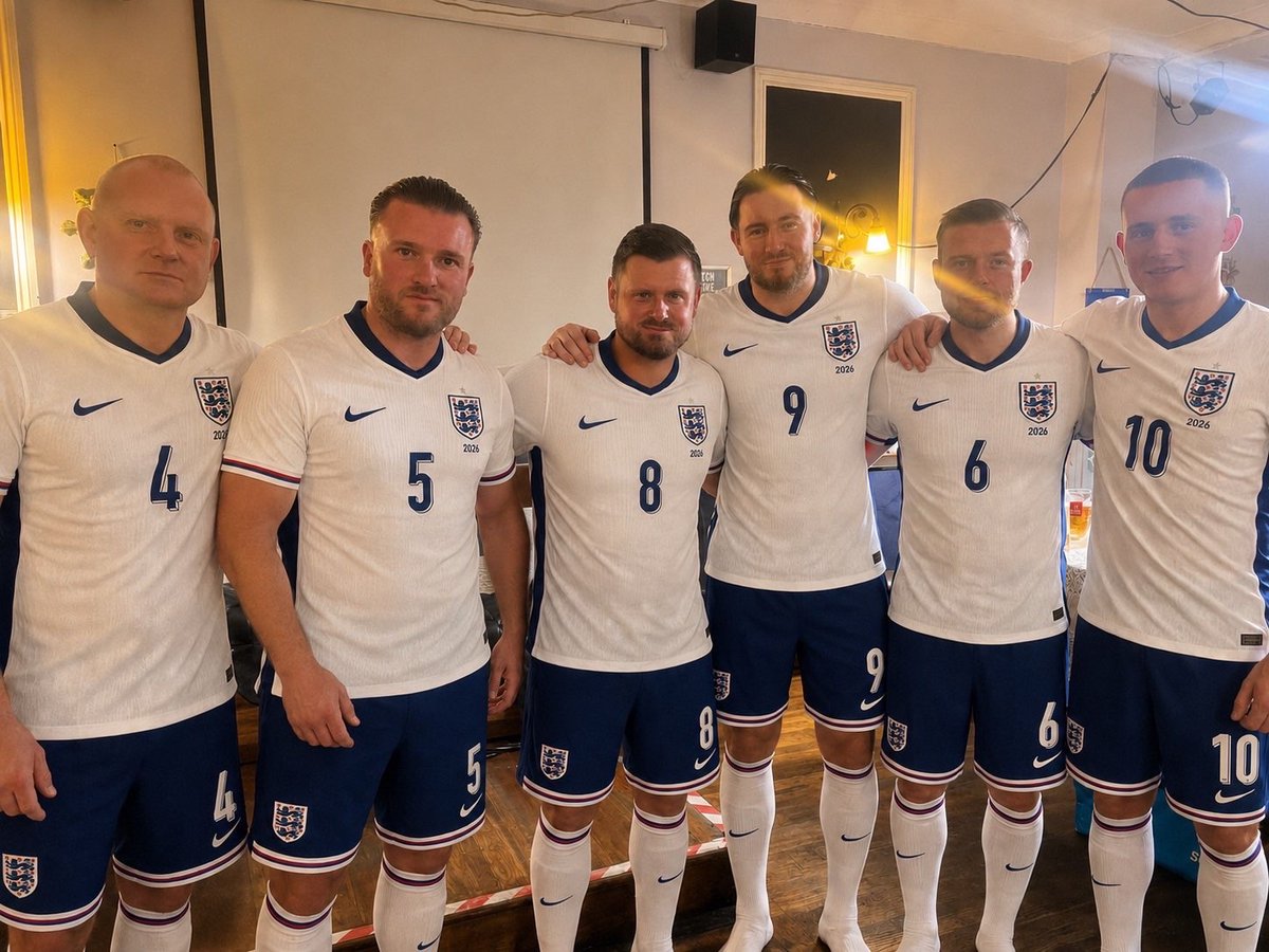 ddaisymcghee's tweet photo. I’m absolutely CRYING😂😂😂 #SSNThreeLions
come on england ❤️ https://t.co/SxBRNRqsJg