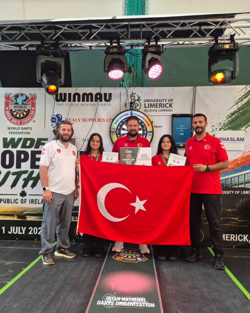 GSBsporgm's tweet photo. 🎯 Milli dartçılarımızdan 1 altın, 1 bronz daha! 🥇🥉🇹🇷

İrlanda’nın Limerick kentinde 8-11 Temmuz tarihleri arasında düzenlenen WDF Avrupa Gençler Dart Kupası’nda yarışan milli sporcularımızdan Zehra Gemi, Tek Genç Kadınlar kategorisinde Avrupa üçüncüsü olarak bronz madalya kazanırken; Zehra Gemi ve Ayşegül Karagöz’den oluşan Genç Kadın Takımımız, Avrupa şampiyonu olarak altın madalyanın sahibi oldu. 🥇🥉👏

👏 Harikasınız kızlar! 🇹🇷🎯💫