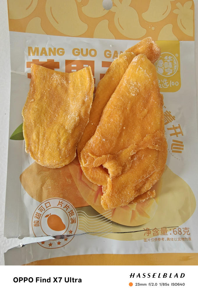 janahwi4's tweet photo. Just shared a bag of crispy mango chips with my desk mates! Nothing beats small snack moments that turn busy workdays sweet , https://t.co/GsWwZSIBIv