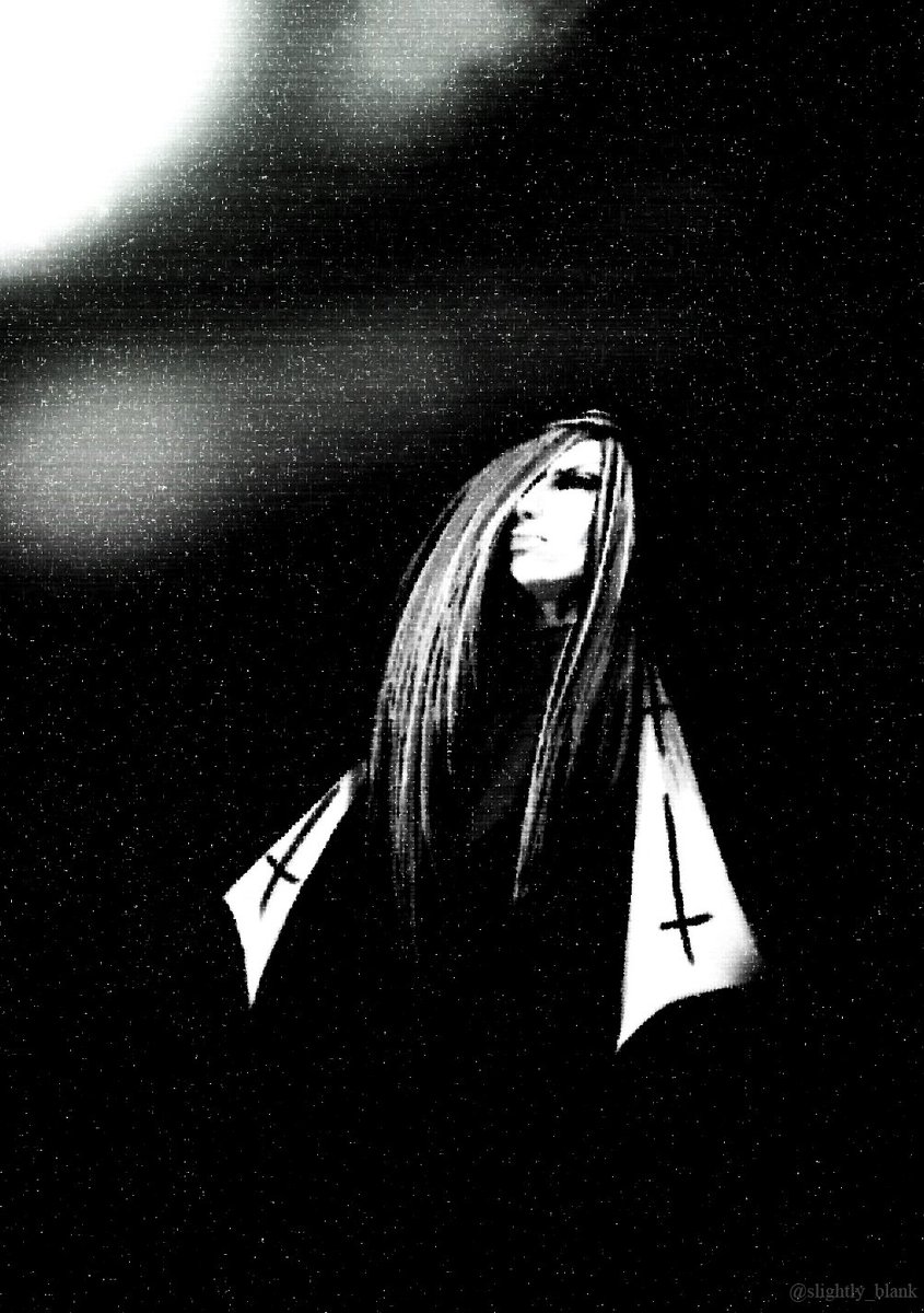 slightly_blank's tweet photo. The night is approaching. https://t.co/lzEZLouzM5