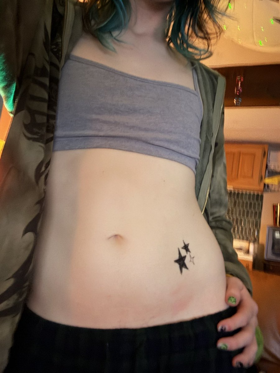 FrutigerAurora's tweet photo. This tattoo is drawn on should I get it fr >~< #nsfwtwtًً  #tummy #TattedBeauty #moothunt #egirl #femboy https://t.co/8kCo5RkeHY