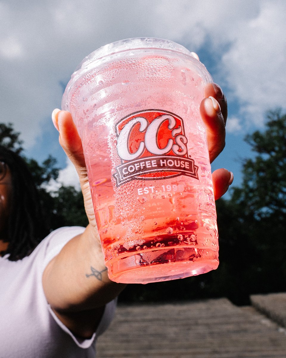CCsCoffeehouse's tweet photo. Rose Glow Refresher. She's just too pretty not to post 💖 #ChooseCCs https://t.co/NzSwwtjyk6