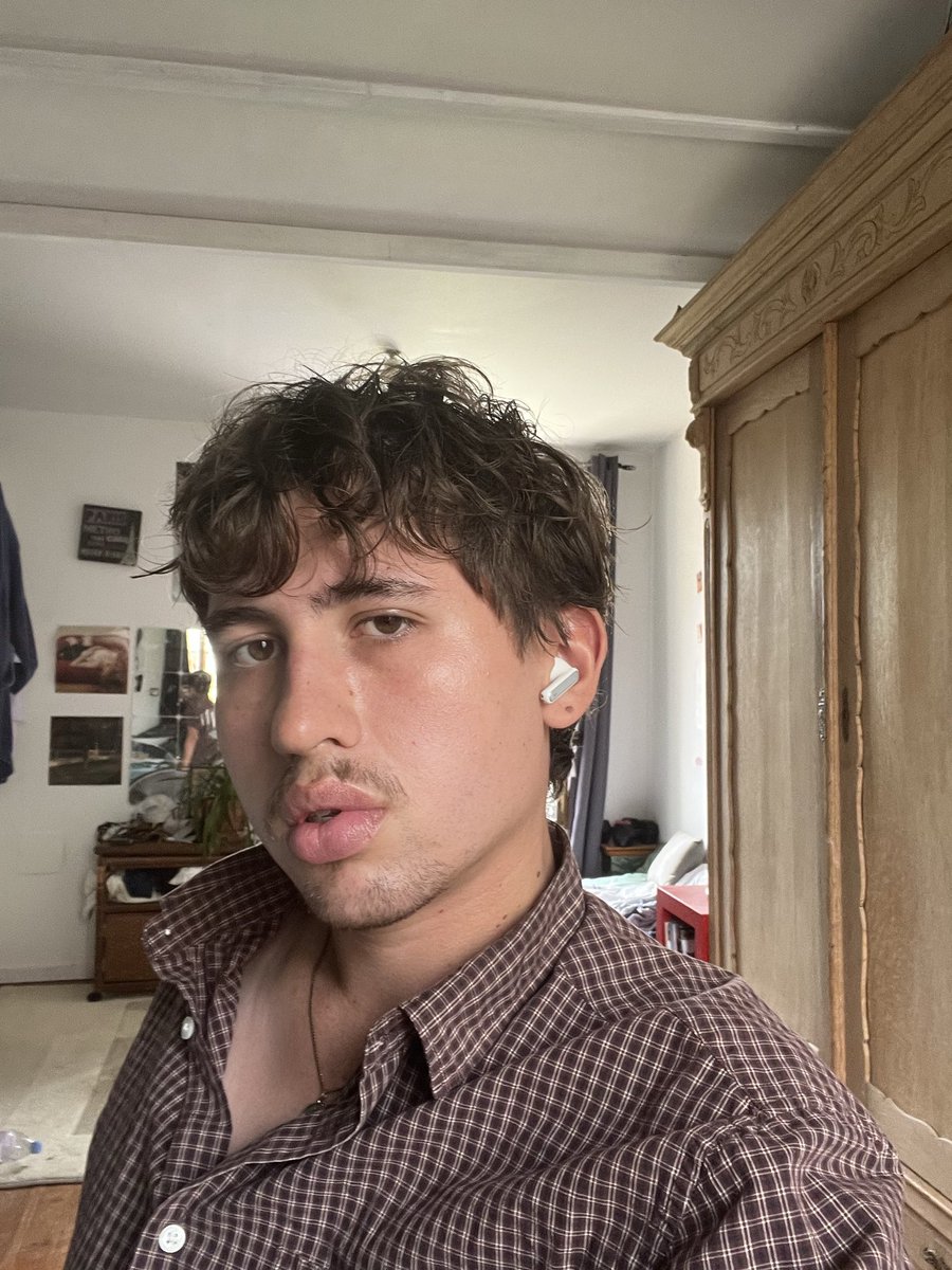Lèvres pulpeuses 👄 tweet media