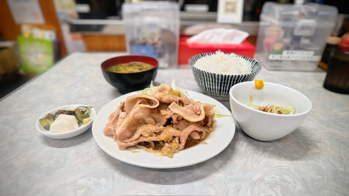 hidecchi99's tweet photo. ◎定番メニュー
🍺 瓶ビール 大
🐷 豚バラ生姜焼定
🐖 肉増し
🫔 ��豆
◎日替りメニュー
🥒 はぐらうり生姜炒め
◼️ おかわかめおかか正油和え

詳細はInstagram
https://t.co/CQvNbzY7ms

#新宿グルメ #大久保グルメ #定食屋 #食堂
#豚バラ生姜焼き #しょうが焼き #納豆
#生姜焼き #朝食 #ランチ #昼食 https://t.co/lZUPOkZPFO