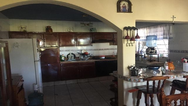 Terrekasas's tweet photo. Casa con Locales Comerciales en Venta en Villanueva, Zac. Cuenta con 200 m2 de terreno, 355 m2 de construcción, en planta alta cuenta con 4 habitaciones, 1 baño completo, sala-comedor, cocina integral, partió de servicio y estacionamiento para 1 vehículo. $1,800,000. https://t.co/5fwAoQbLt3