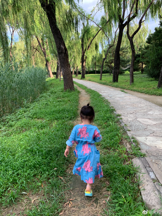 AzizPatidinov's tweet photo. Watched my kid’s first piano recital and ate way too many homemade cookies with my family tonight—small, perfect moments that make my heart feel so full ， https://t.co/rsZTdTo9h1