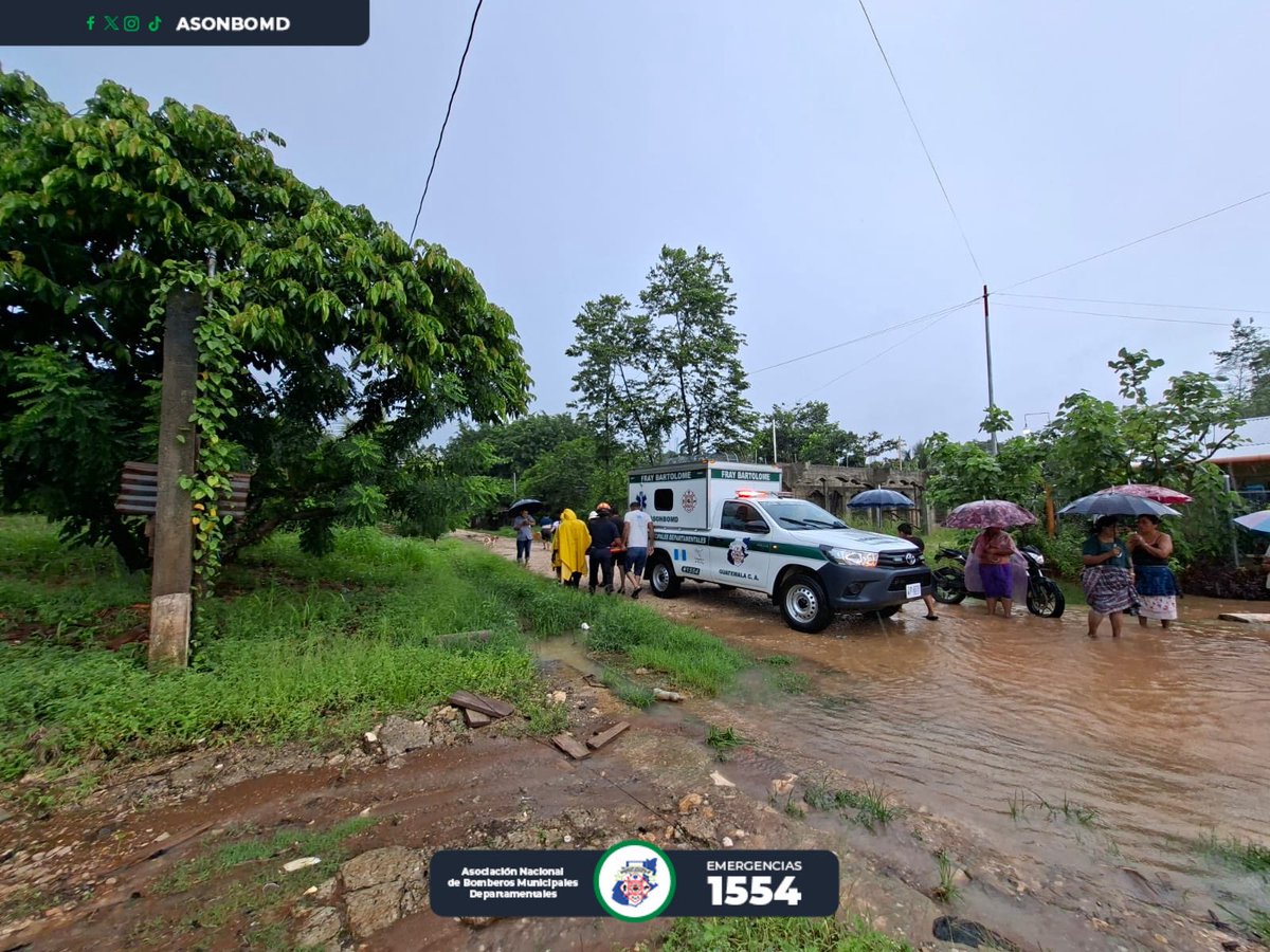 ASONBOMDGT's tweet photo. 🚨 Inundaciones por lluvias 🚨

Varios sectores del municipio de Fray Bartolomé de Las Casas, Alta Verapaz  han quedado inundadas debido a las fuertes lluvias, elementos de la estación de @ASONBOMDGT de Fray Bartolomé de Las Casas a bordo de las unidades RD-05, RD-137 y FD-01 han sido desplegadas para evacuar a varias personas y trasladarlas a un lugar seguro o albergues temporales, los lugares afectados hasta el momento son: 

Barrio Los Laureles
Barrio La Vilmita
Barrio Santa Rosa
Comunidad Chinacobejá
Sector María del Carmen. 

Las personas evacuadas han sido trasladadas con familiares y al salón comunal del Barrio La Vilmita y la Casa de la Cultura de Fray Bartolomé de Las Casas.

#Emergencias #ASONBOMD #AltaVerapaz

#LineadeEmergencias1554 
#LineadeEmergenciasWhatsApp50426314