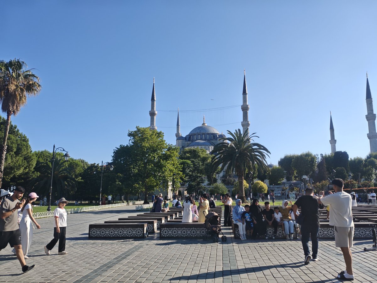 dianavtodea's tweet photo. @kcdistanbul was amazing. Presenting @kyverno policies with @VictoriaMetrics' observability was a blast. Huge kudos to the organizing team and see you nex time. Check out the slides and demo in the GitHub repo: https://t.co/e21EjSh3CC https://t.co/8xK8s2OutB