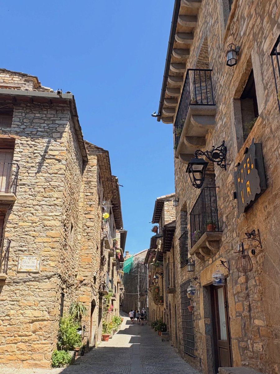 Huesca_LaMagia's tweet photo. Maravillosas fotos gracias a https://t.co/WMp0FgNwiF
#HuescaLaMagia #Huesca #PirineoAragonés #Pirineos #Ainsa https://t.co/eWCTzgkUBt