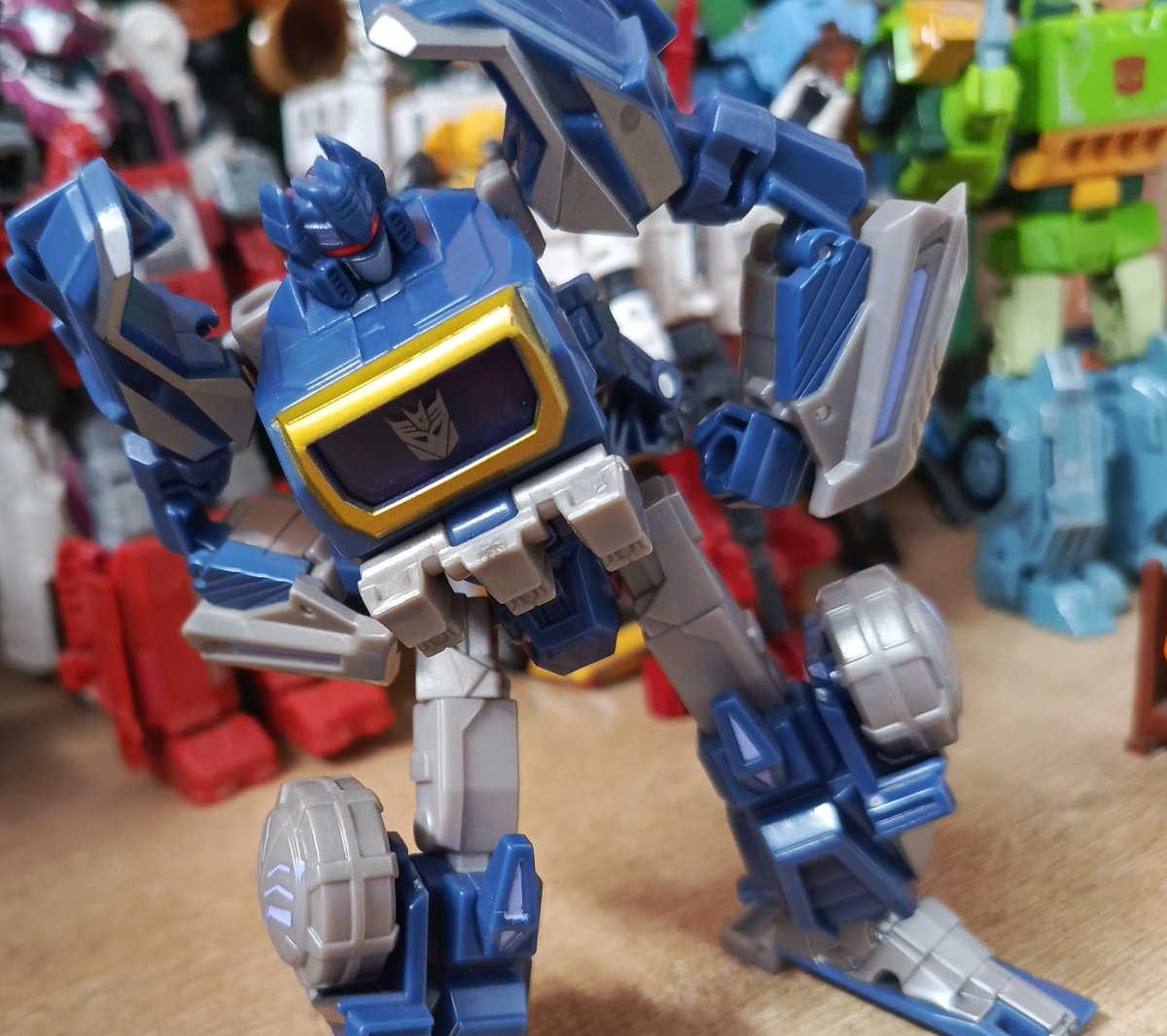 Flowey_la_flor_'s tweet photo. Finalmente tengo mi primer Soundwave!

Ya tengo el trío principal Decepticon https://t.co/Jk6HtWxYQ8