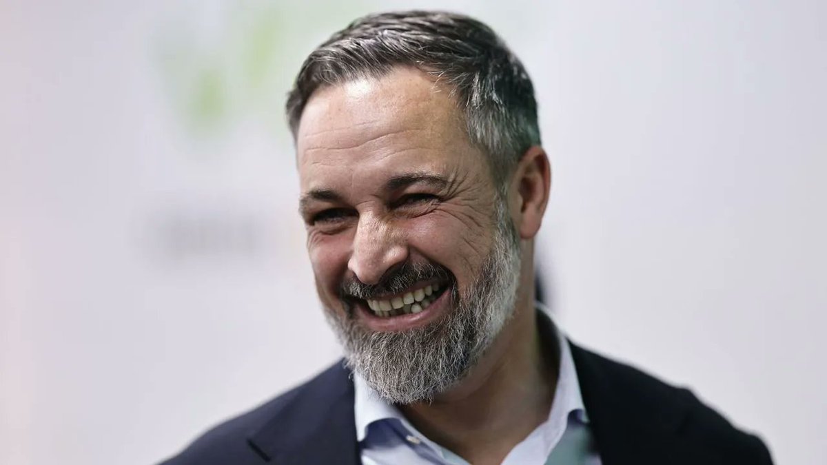 VOXpEspana's tweet photo. ‼️ VOX trolea al Gobierno registrando la marca "Dmocracia", en la que el PSOE ha derrochado millones de euros.

Son inútiles hasta para montar una campaña sin hacer el ridículo. 🤣 https://t.co/dVfj0wjAKc