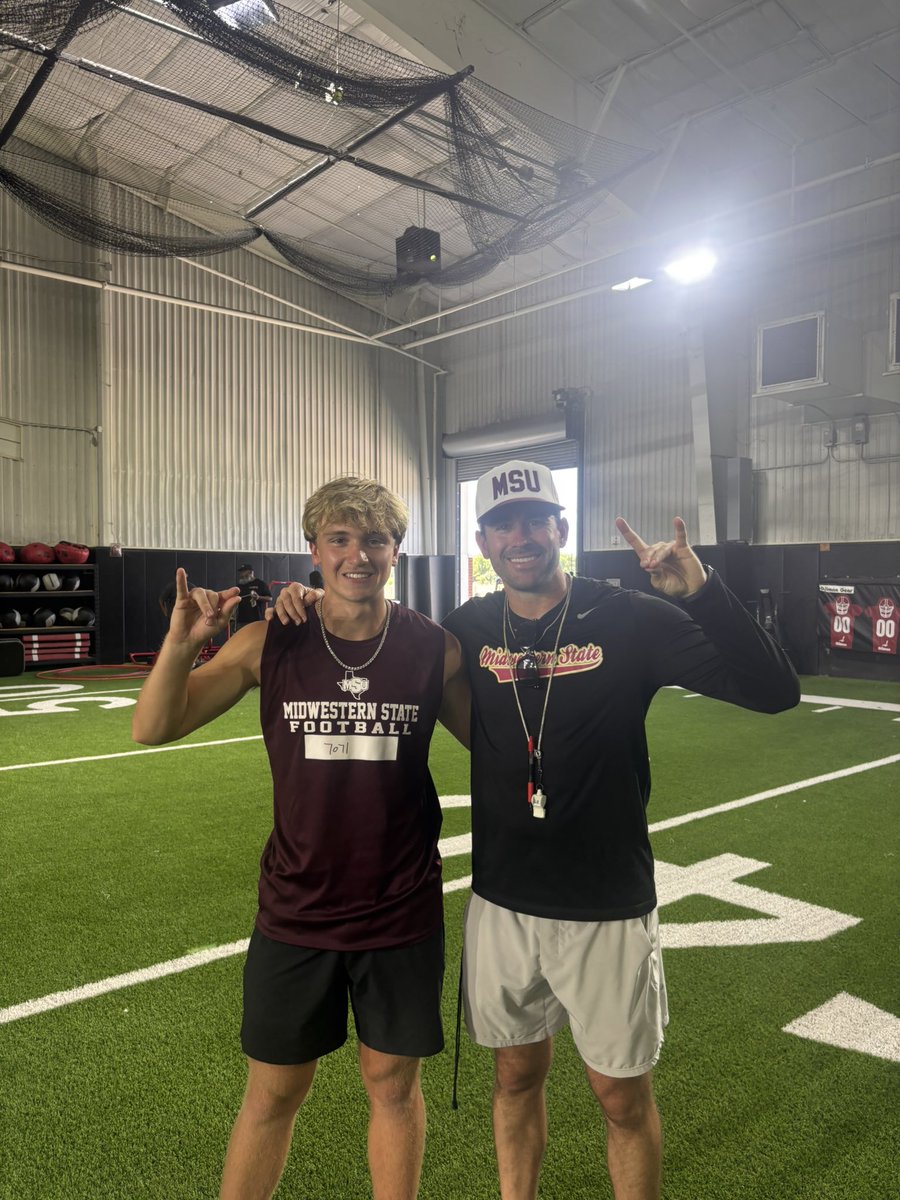 aaroniversen's tweet photo. Had a great time at the MSU camp today huge thanks to @CoachKirkBryant for the invite and @CoachDomoYoung for the coaching🔥

#co27 #wr #texas #football https://t.co/oUX5zFPMVX