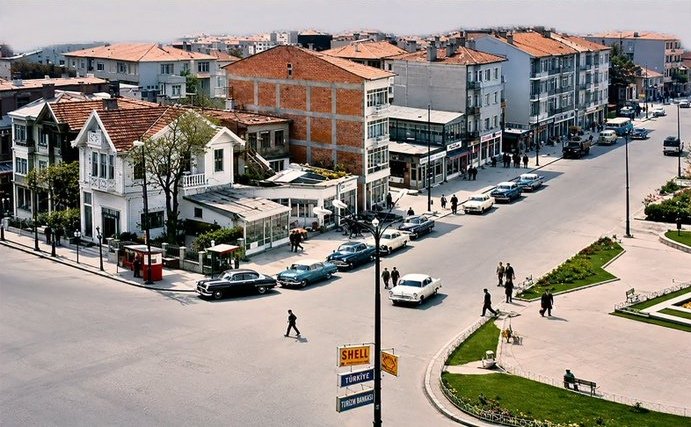 ArielBurakKapln's tweet photo. İSTANBUL 1960'lar.

Solda, son kalan İSTANBUL KONAKLARI.

Arkada, ANADOLU ÇOMARI binası var bakın.

GÖÇ budur işte.

ÇOMAR gelir, mis gibi şehrin içine SIÇAR.

Buna izin verenler de ÇOMARDIR. https://t.co/sdI8SZldpN