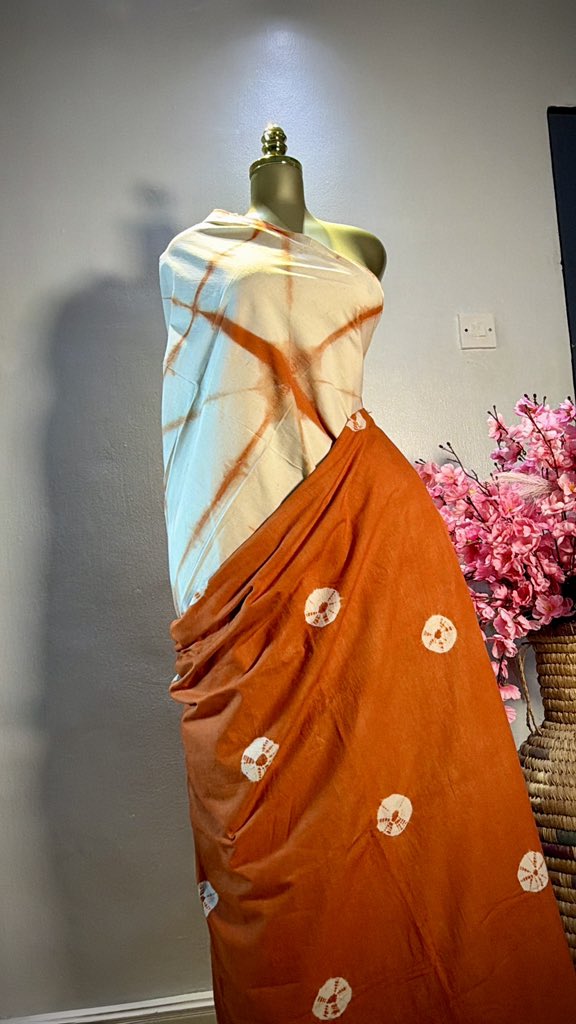 rafiiiiiiiiy's tweet photo. The indigo series
Made with cotton and dyed from the dye pits of Kano.
35,000 for 4.5 yards
Kindly retweet for new owners to find them. https://t.co/MREIEHVV8l