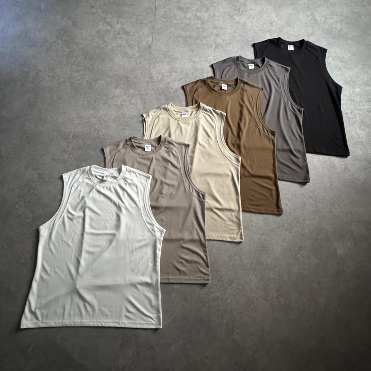 5th_legacy's tweet photo. Plain muscle sleeveless.
Sizes M-2XL.
23,000 Naira. https://t.co/jgEd9ymI9C